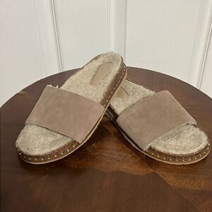 🔥VINCE CAMUTO Women's Kanadial Tuscan Taupe verona suede slides size 6.5M - GUC